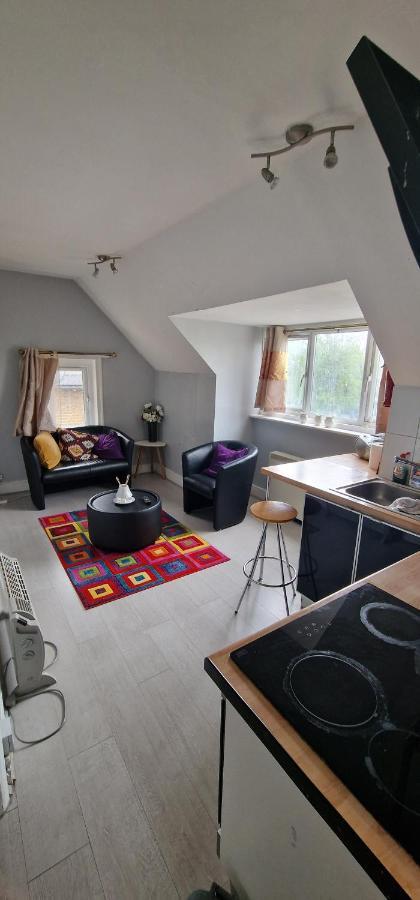 Cosy 2 Bedroom Flat - Sleeps 6 People - Close To Lewisham Dlr/Train Station London Exterior photo