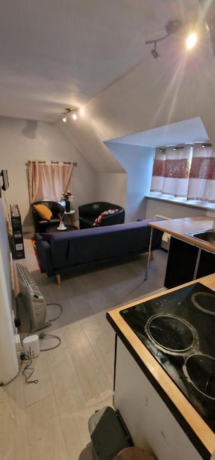 Cosy 2 Bedroom Flat - Sleeps 6 People - Close To Lewisham Dlr/Train Station London Exterior photo