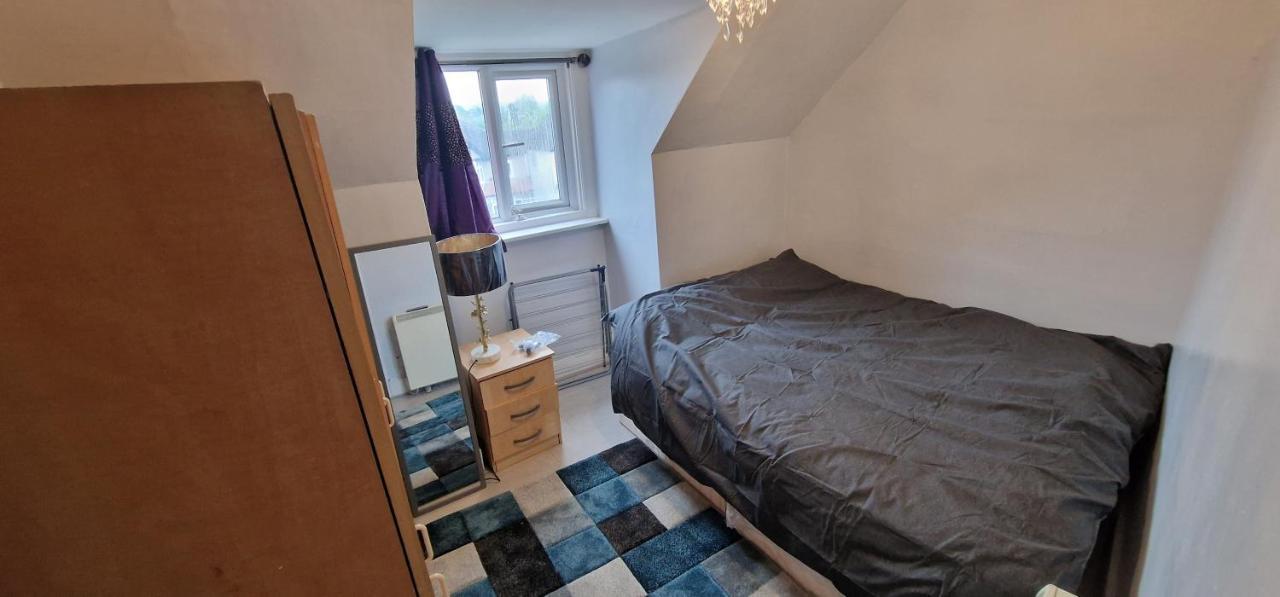Cosy 2 Bedroom Flat - Sleeps 6 People - Close To Lewisham Dlr/Train Station London Exterior photo