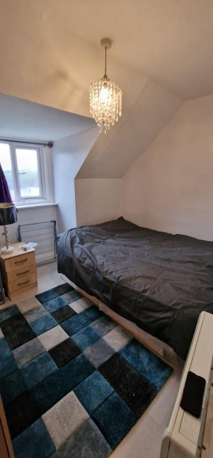 Cosy 2 Bedroom Flat - Sleeps 6 People - Close To Lewisham Dlr/Train Station London Exterior photo